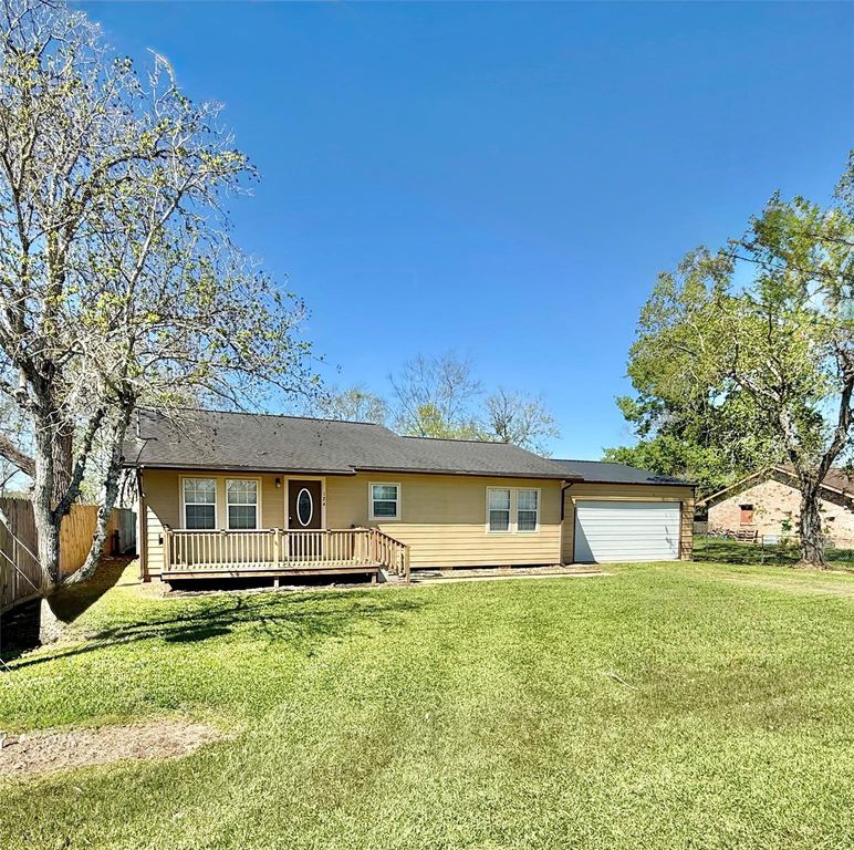 124 Bennett Street, West Columbia, TX 77486