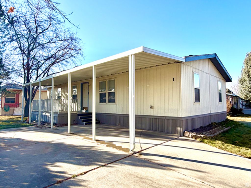 Image 3 of property listing at 1025 N 300 W #1, Springville, UT 84663