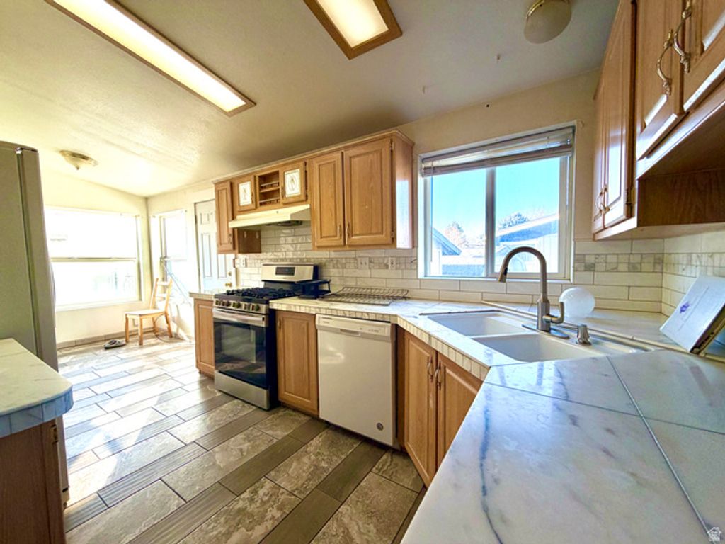 Image 10 of property listing at 1025 N 300 W #1, Springville, UT 84663