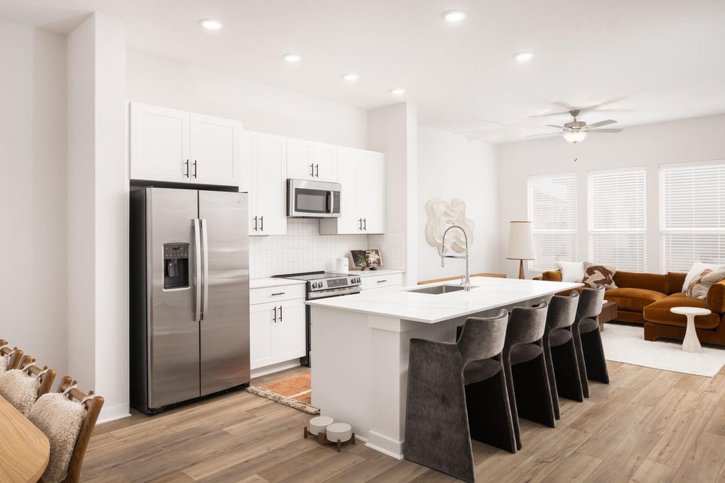 8350 US W 290 Highway 109, Austin, TX 78736