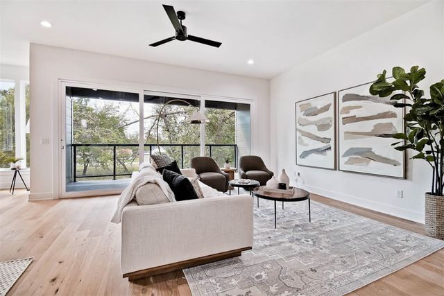206 NW 9th Street, Bentonville, AR 72712