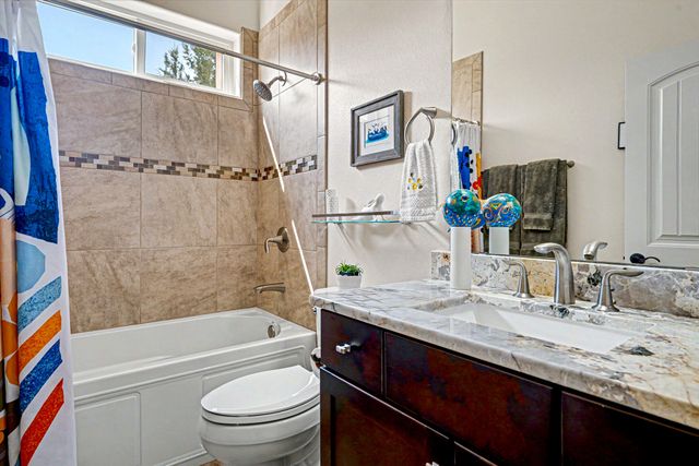 5 Via Quarta, Santa Fe, NM 87507