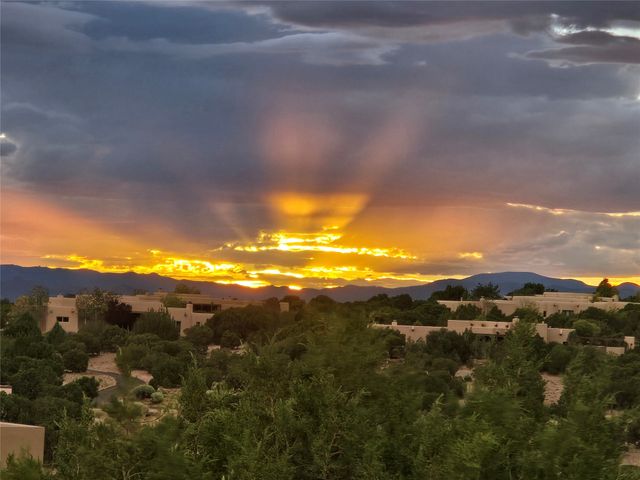 5 Via Quarta, Santa Fe, NM 87507
