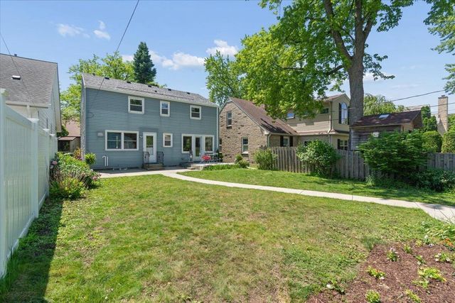 820 E Silver Spring DRIVE, Whitefish Bay, WI 53217