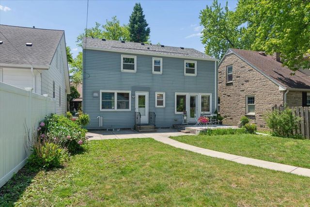 820 E Silver Spring DRIVE, Whitefish Bay, WI 53217