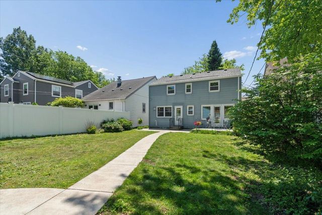 820 E Silver Spring DRIVE, Whitefish Bay, WI 53217