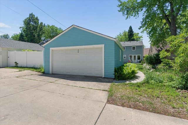 820 E Silver Spring DRIVE, Whitefish Bay, WI 53217