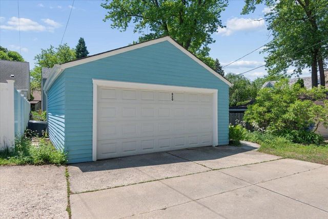 820 E Silver Spring DRIVE, Whitefish Bay, WI 53217