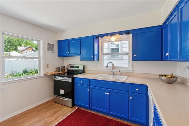 820 E Silver Spring DRIVE, Whitefish Bay, WI 53217