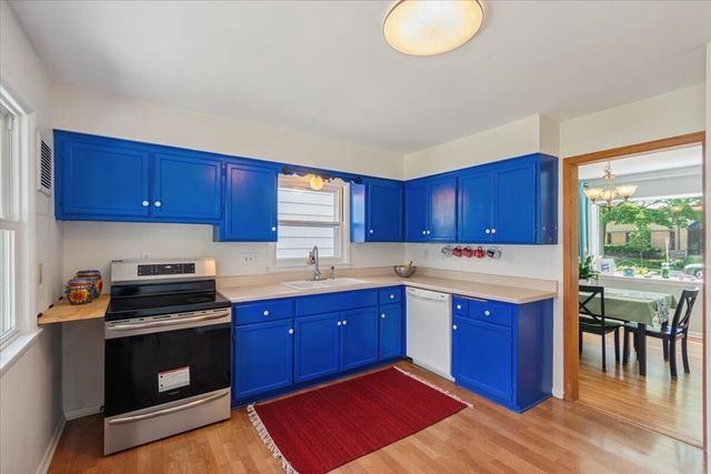 820 E Silver Spring DRIVE, Whitefish Bay, WI 53217