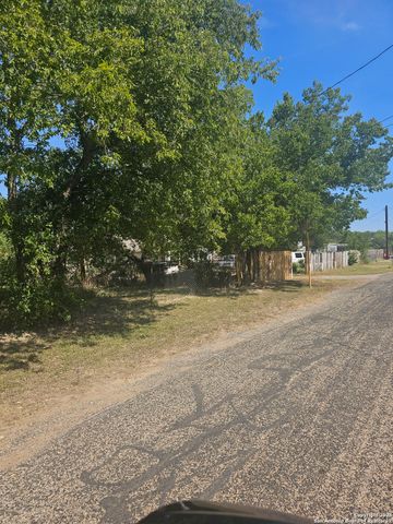 1511 KAYROE, Adkins, TX 78101