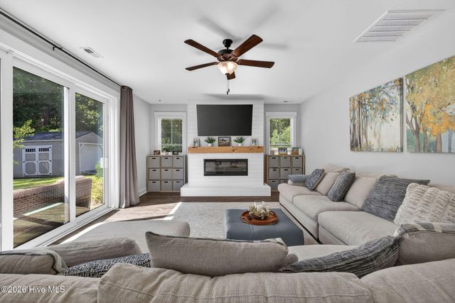 5425 Sharp Acorn Court, Wilmington, NC 28409