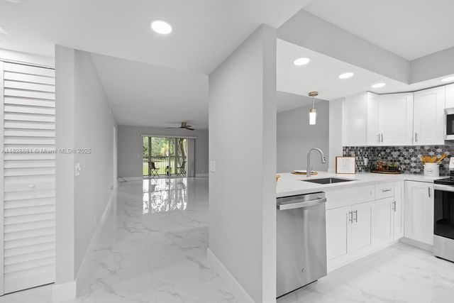 12500 SW 6th St 206N, Pembroke Pines, FL 33027