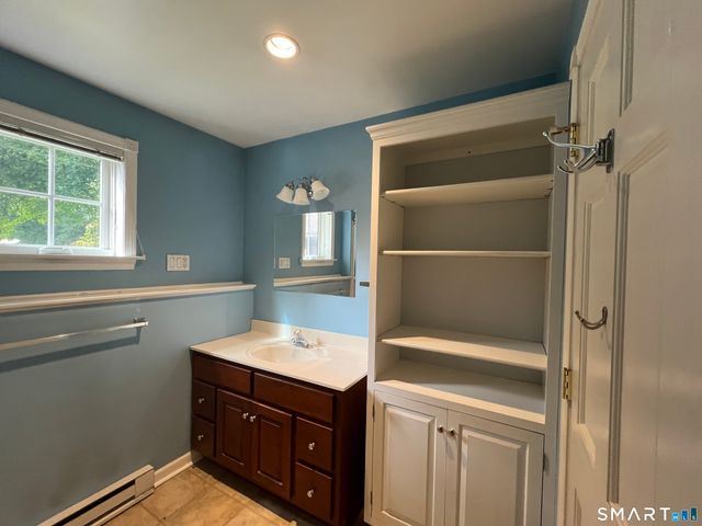 1 Twist Hill Lane, Newtown, CT 06470