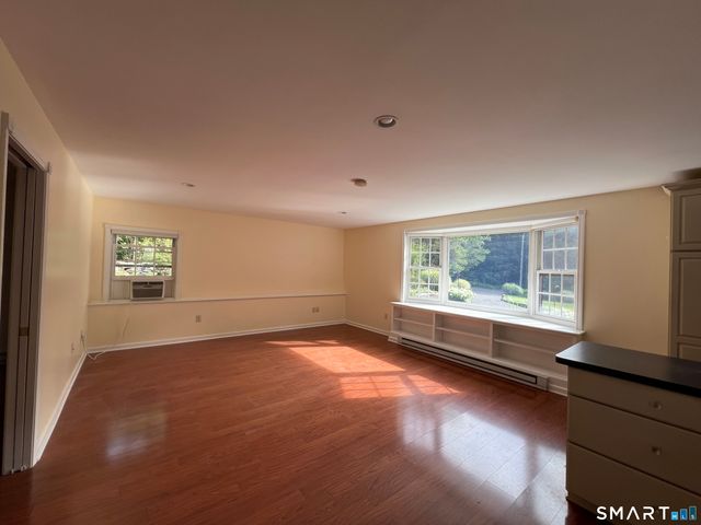 1 Twist Hill Lane, Newtown, CT 06470