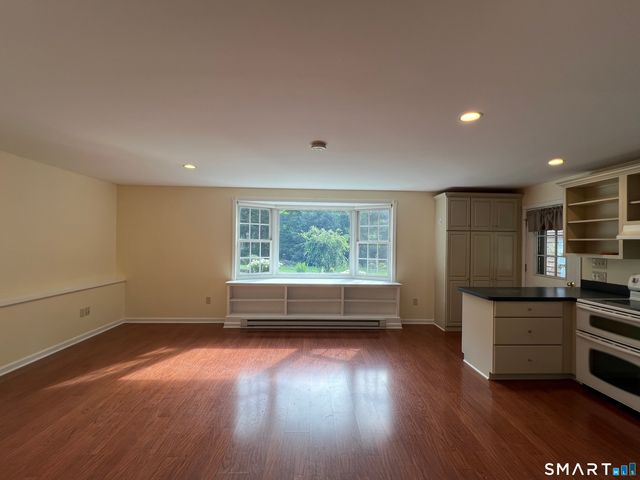 1 Twist Hill Lane, Newtown, CT 06470