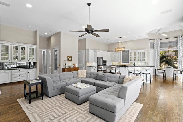 6103 PASADENA POINT BOULEVARD S, Gulfport, FL 33707