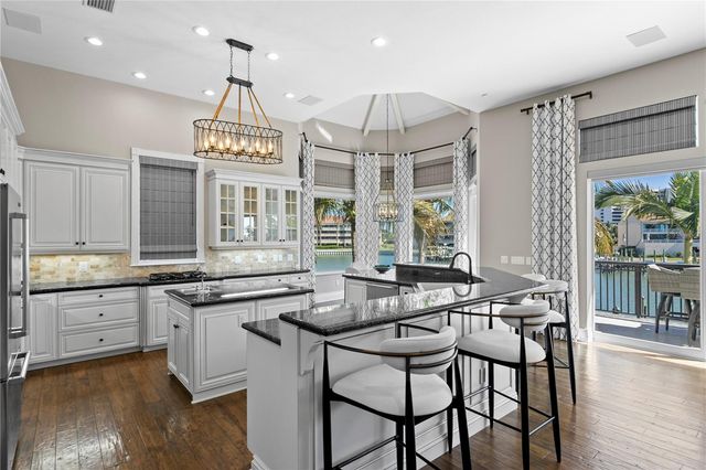 6103 PASADENA POINT BOULEVARD S, Gulfport, FL 33707