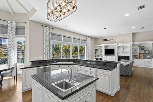 6103 PASADENA POINT BOULEVARD S, Gulfport, FL 33707