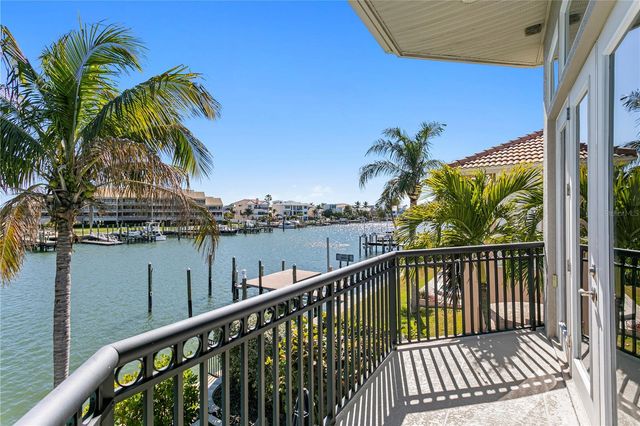 6103 PASADENA POINT BOULEVARD S, Gulfport, FL 33707