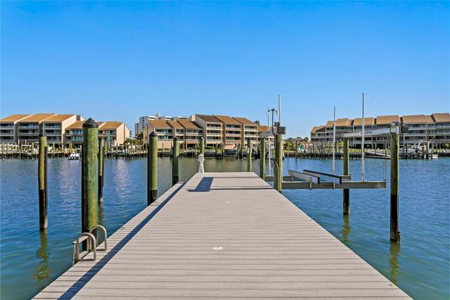 6103 PASADENA POINT BOULEVARD S, Gulfport, FL 33707