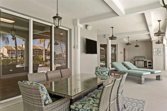 6103 PASADENA POINT BOULEVARD S, Gulfport, FL 33707