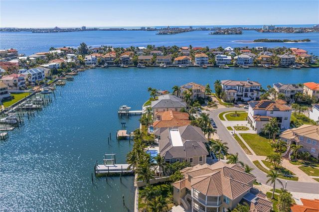 6103 PASADENA POINT BOULEVARD S, Gulfport, FL 33707