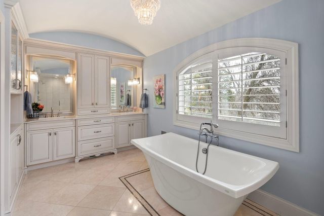 4913 W Sunnyslope Road, Edina, MN 55424