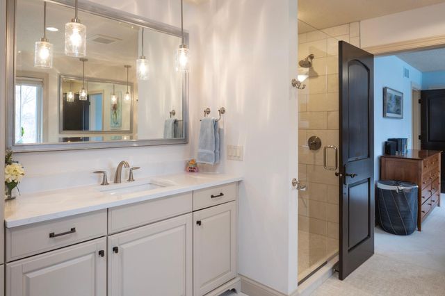 4913 W Sunnyslope Road, Edina, MN 55424