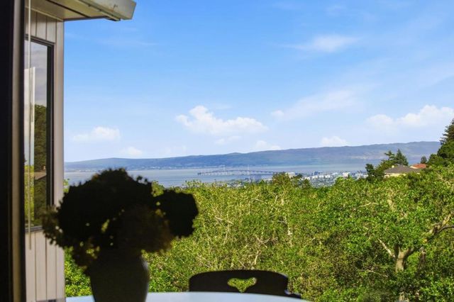 1407 Carlton Road, Hillsborough, CA 94010