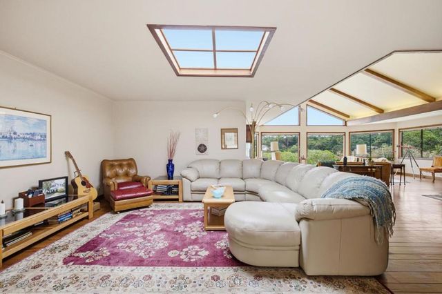 1407 Carlton Road, Hillsborough, CA 94010