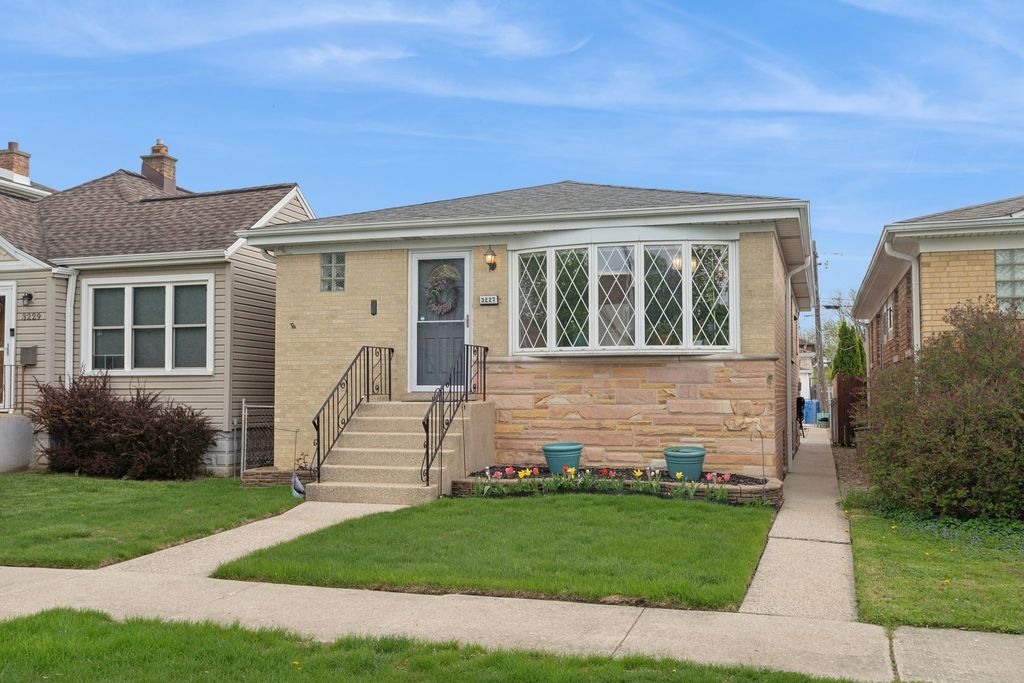 Image 1 of property listing at 3227 N Pioneer Avenue, Chicago, IL 60634