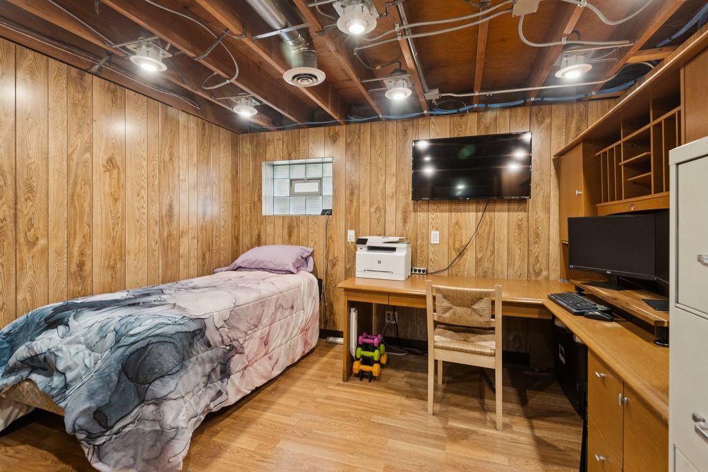 Image 13 of property listing at 3227 N Pioneer Avenue, Chicago, IL 60634