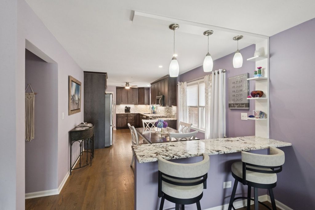 Image 4 of property listing at 3227 N Pioneer Avenue, Chicago, IL 60634