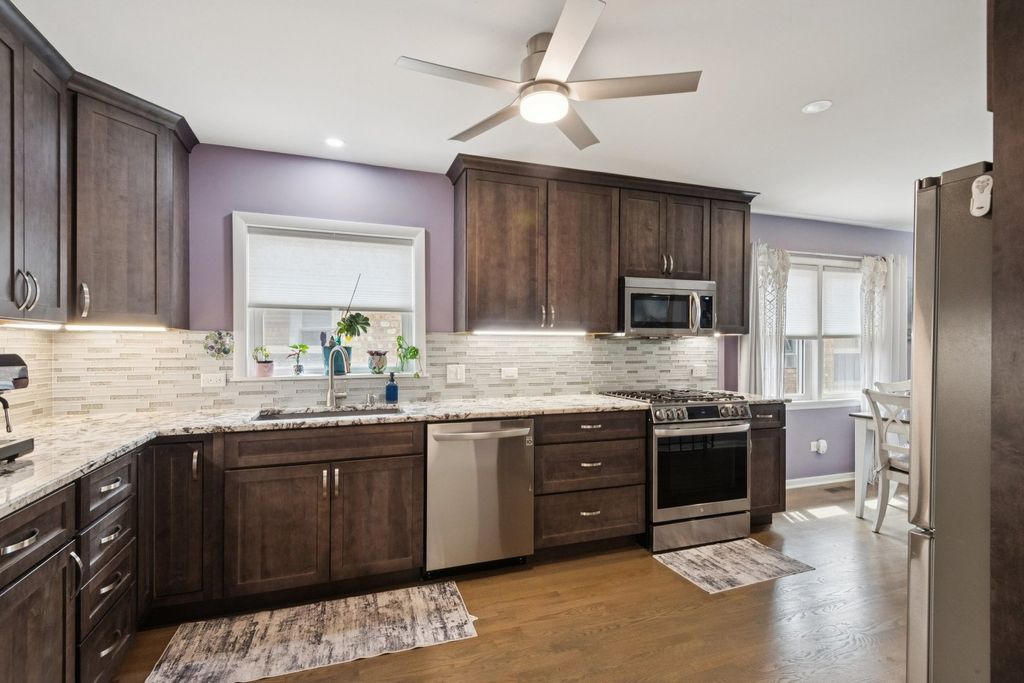 Image 7 of property listing at 3227 N Pioneer Avenue, Chicago, IL 60634