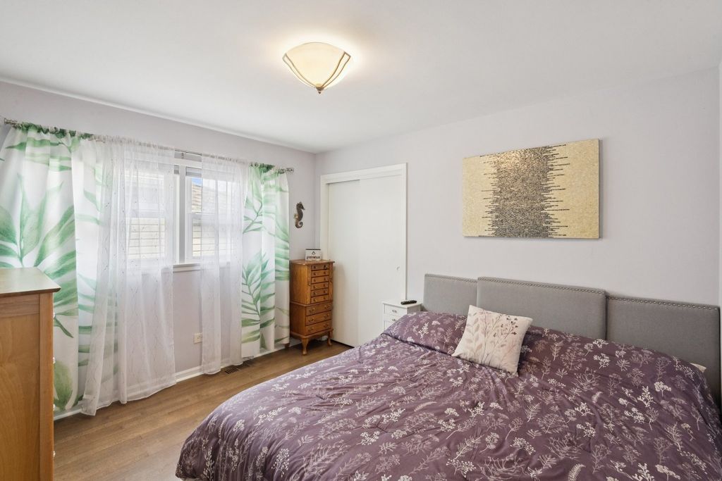 Image 8 of property listing at 3227 N Pioneer Avenue, Chicago, IL 60634