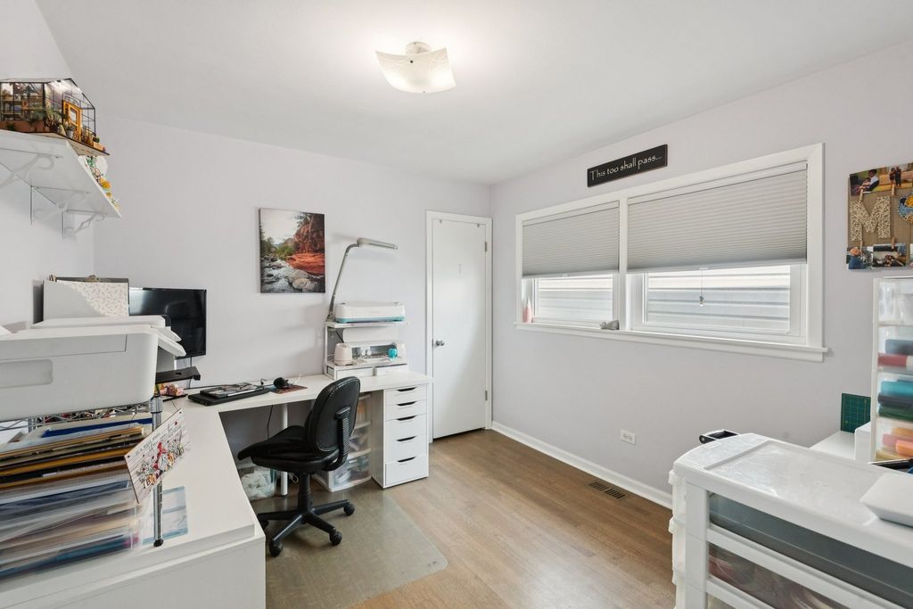 Image 9 of property listing at 3227 N Pioneer Avenue, Chicago, IL 60634