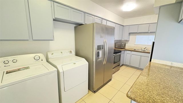 6633 W Airport Boulevard 101, Houston, TX 77035