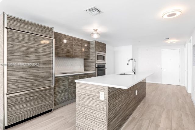 460 NE 28th St 3907, Miami, FL 33137