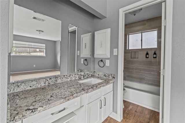 5011 Abercreek Avenue, Friendswood, TX 77546