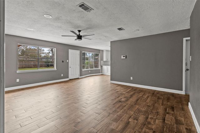 5011 Abercreek Avenue, Friendswood, TX 77546