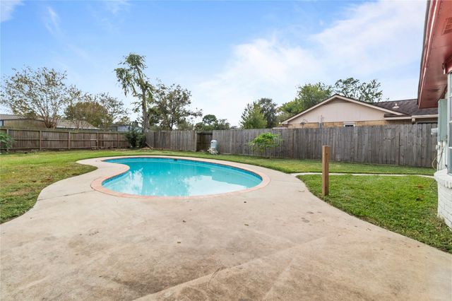 5011 Abercreek Avenue, Friendswood, TX 77546
