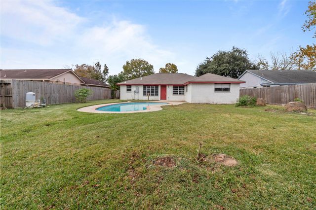 5011 Abercreek Avenue, Friendswood, TX 77546