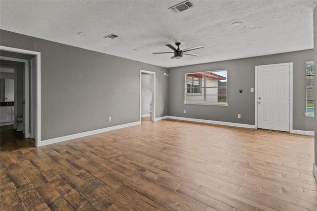 5011 Abercreek Avenue, Friendswood, TX 77546