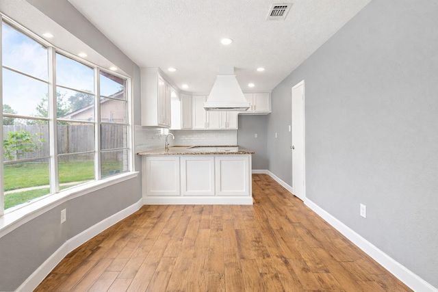 5011 Abercreek Avenue, Friendswood, TX 77546