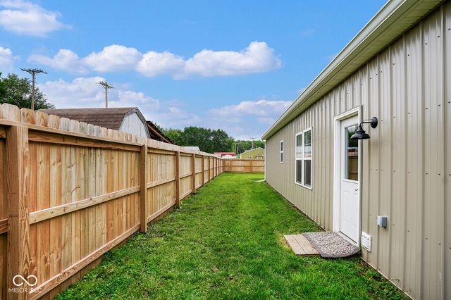102 E 5th Street, Carthage, IN 46115
