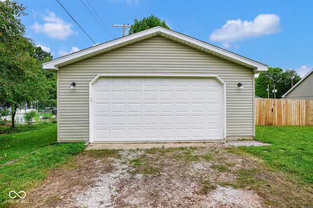 102 E 5th Street, Carthage, IN 46115