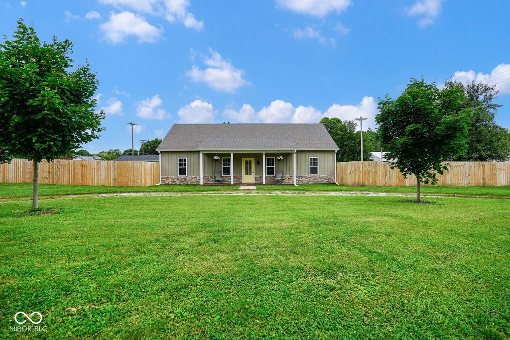 102 E 5th Street, Carthage, IN 46115