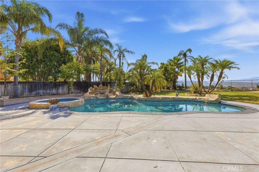 Image 4 of property listing at 1184 Tesoro, Corona, CA 92879