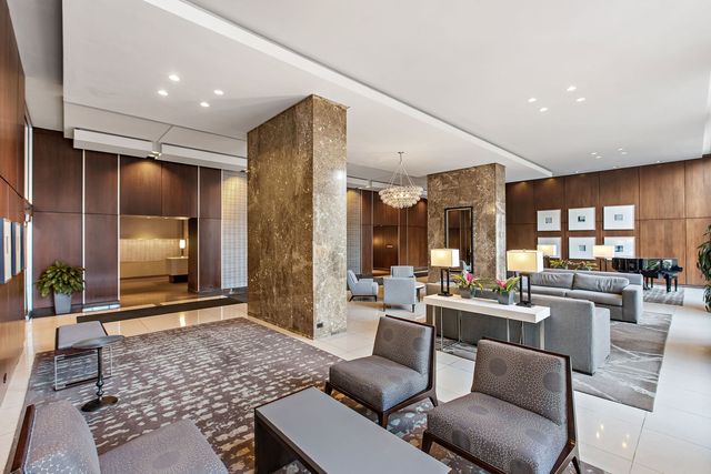 655 W IRVING PARK Road 510, Chicago, IL 60613